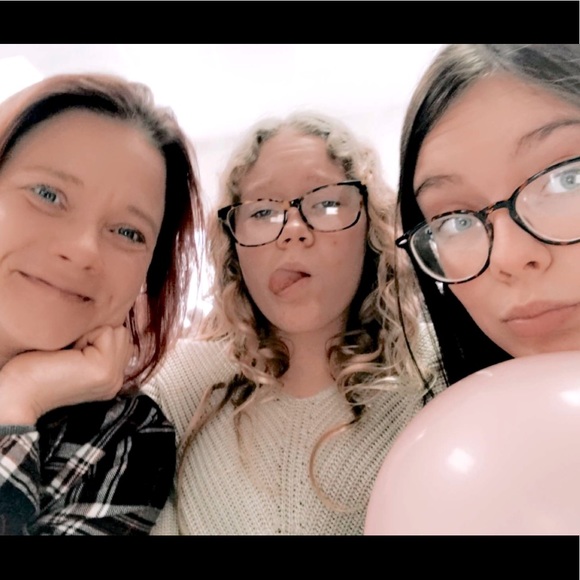 Meet your Posher, Tiffany - Picture 1 of 1